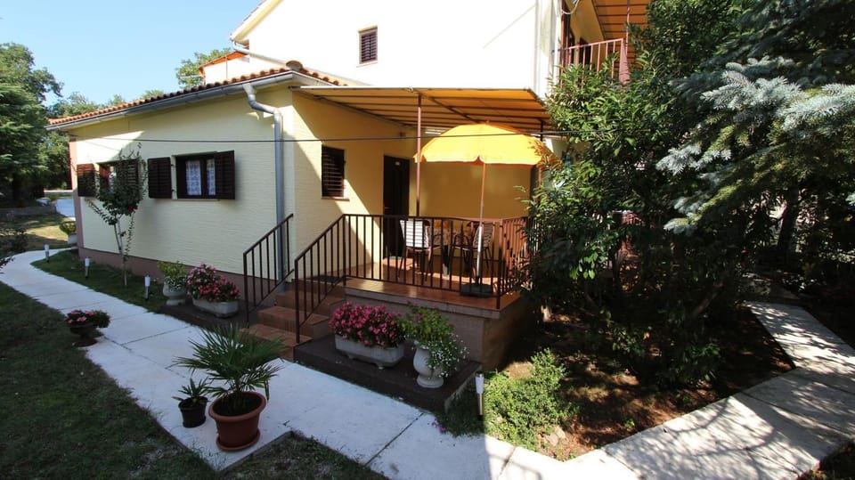 Property building, BBQ facilities, Balcony/Terrace
