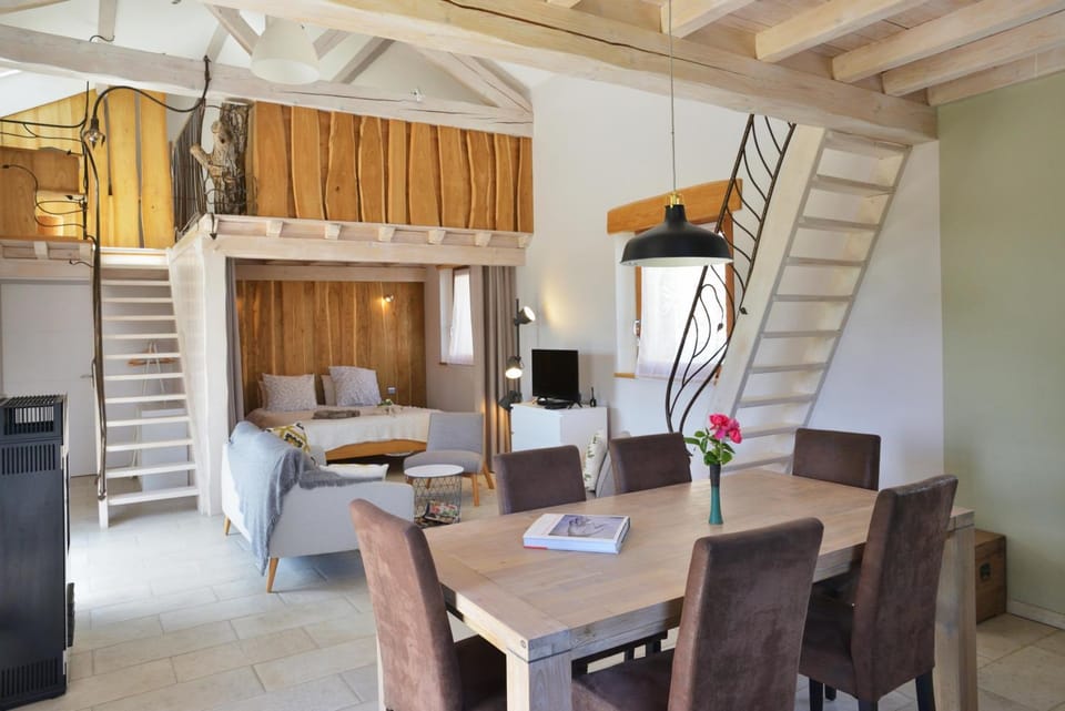 Seating area, Dining area