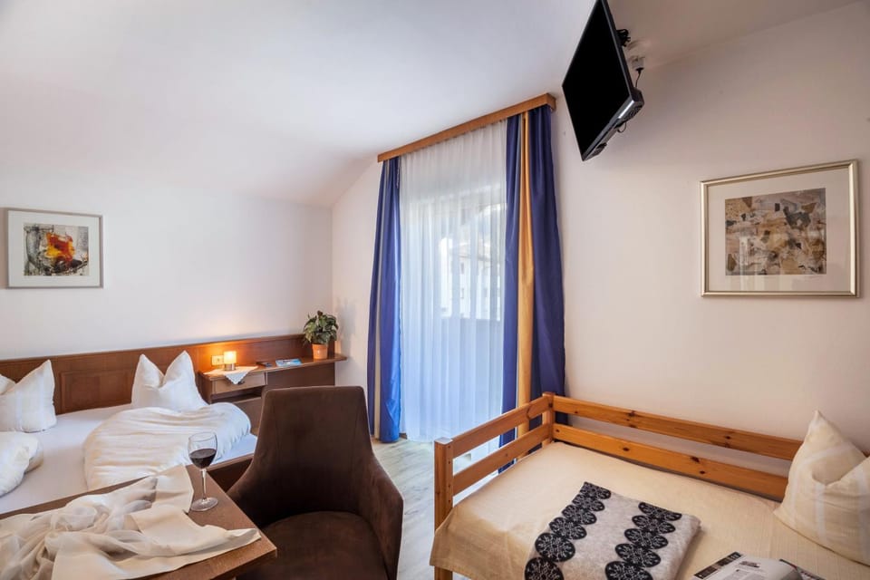 Living room, Bedroom