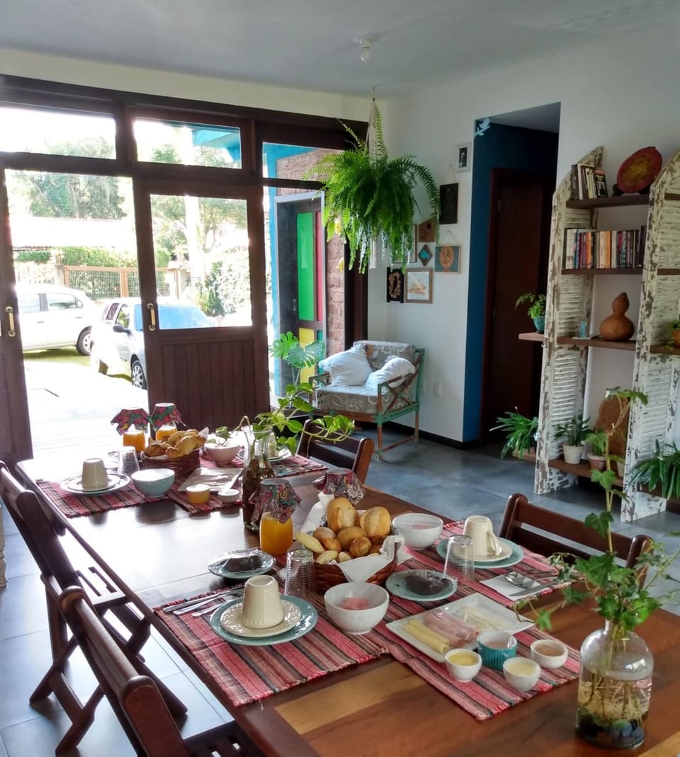 Seating area, Dining area, Breakfast