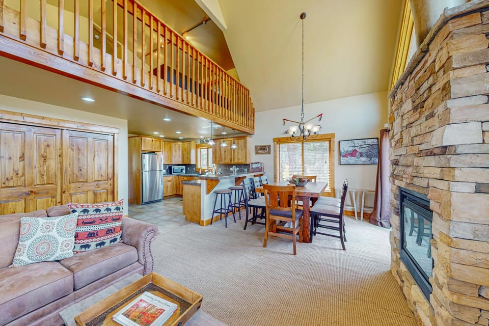 Spruce Chalet House in Granby