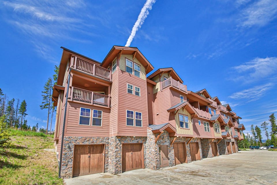 Arrowhead 31 Apartment in Fraser