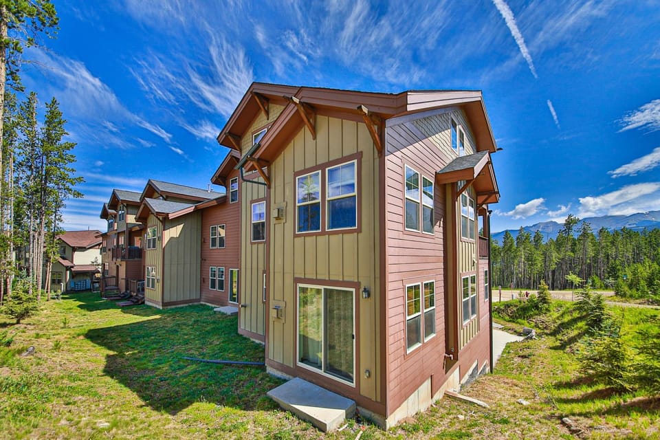 Arrowhead 31 Apartment in Fraser