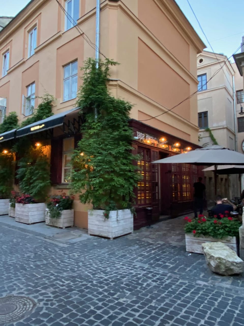 Facade/entrance