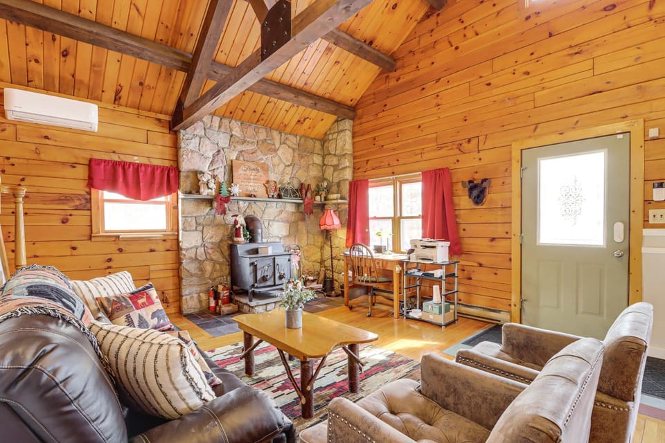 Hike + Ski: Log Cabin in East Stroudsburg! Cabin in Middle Smithfield