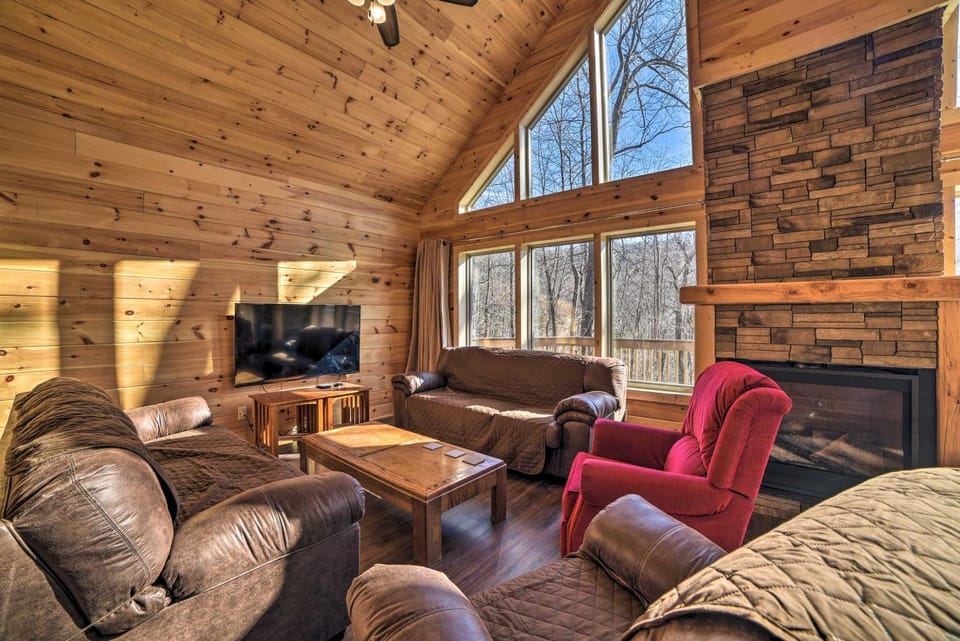 Cabin w/ Mtn View, 4 Mi to Massanutten Resort Cabin in Massanutten
