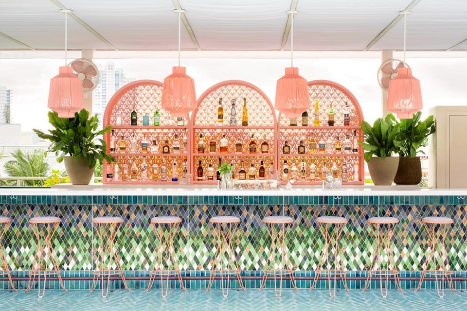 Restaurant/places to eat, Lounge or bar, Pool view