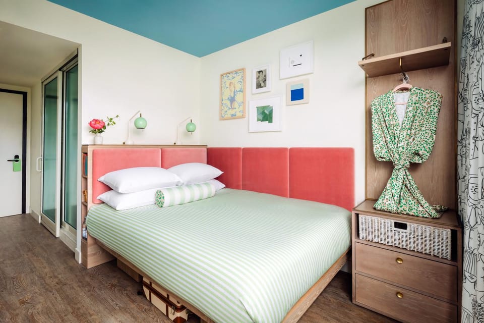 Bed, Photo of the whole room