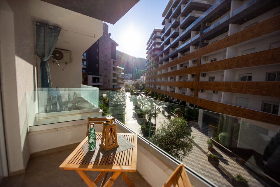 Property building, View (from property/room), Balcony/Terrace, City view