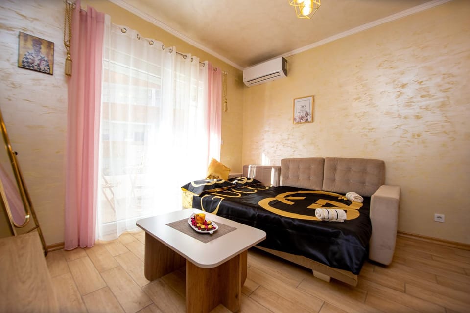 Living room, Seating area, air conditioner