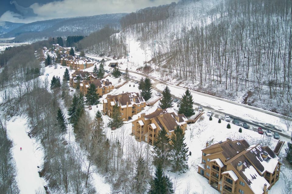 Steps to Slopes! Holiday Valley Ski Getaway House in Cattaraugus