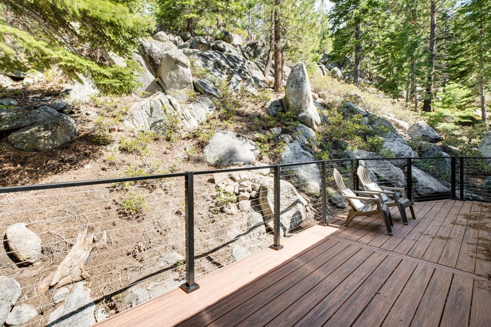 1 Mi to Heavenly Resort: Cozy Home w/ Deck! House in Kingsbury