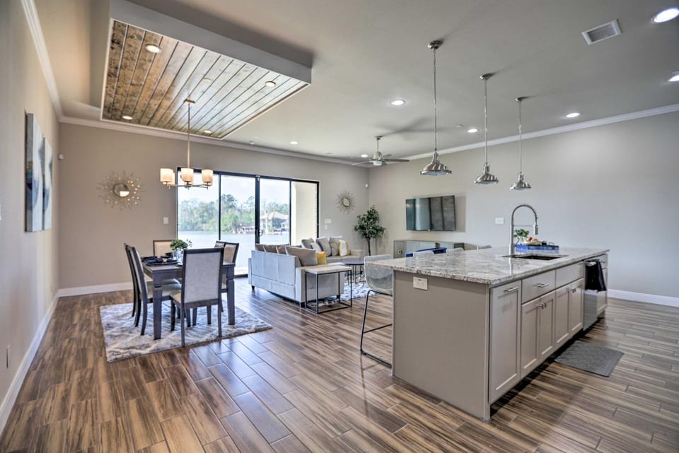 Elegant Lake Conroe Townhome w/ Boat Slip! House in Lake Conroe
