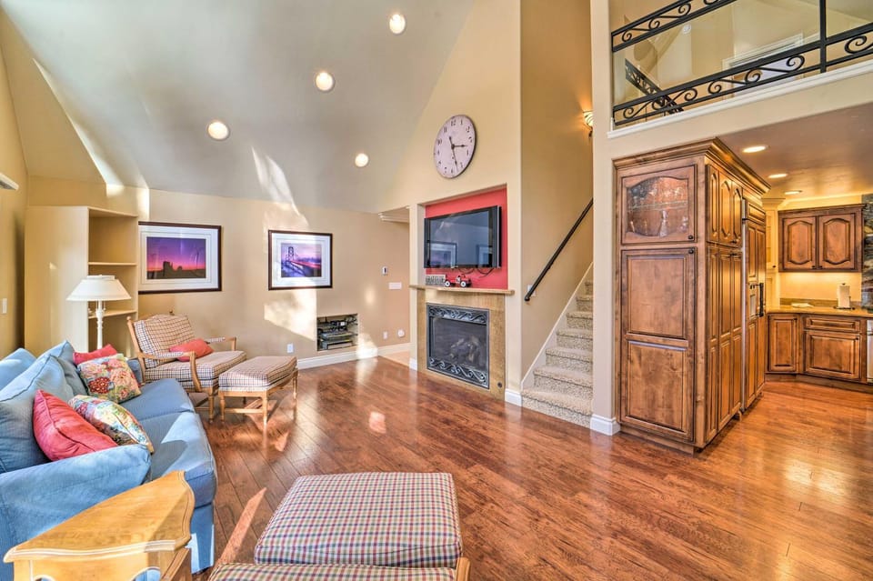 4 Mi to Dtwn Truckee Tahoe Donner Home with Hot Tub House in Truckee