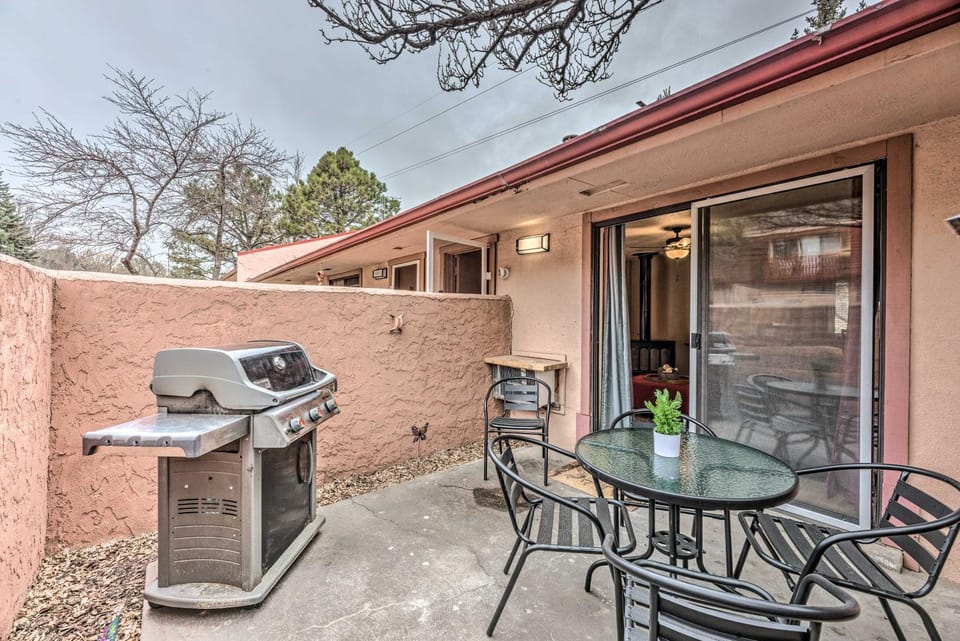 Pet-Friendly Condo - 2 Mi to Ruidoso Downs! House in Ruidoso