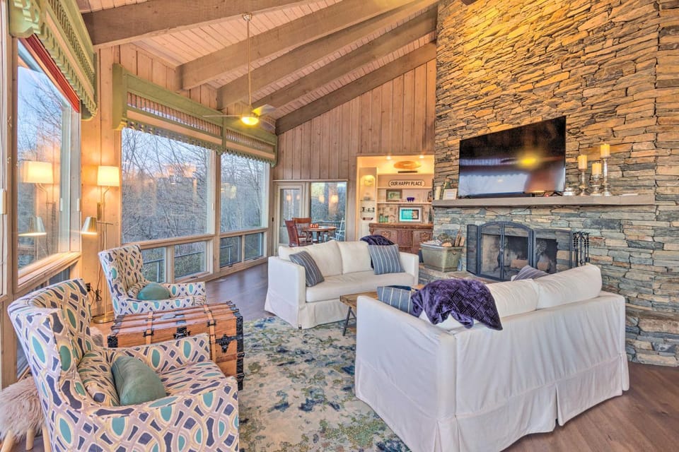 Brevard Home w/ Panoramic Lake & Mountain Views! House in Tennessee