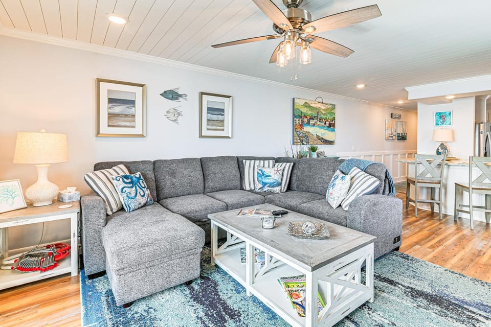 On-The-Beach Escape: Oceanfront in Surfside! House in Surfside Beach