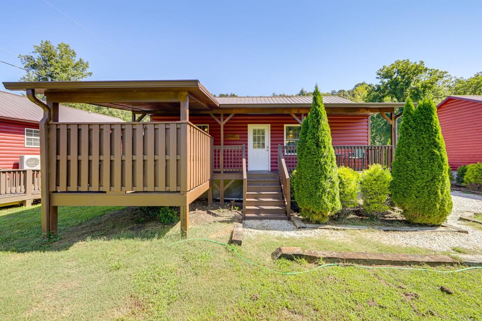 'Bird's Nest' at Ela Camp: A Hidden Gem of Bryson! House in Swain County