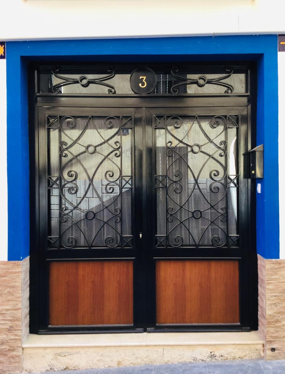 Facade/entrance