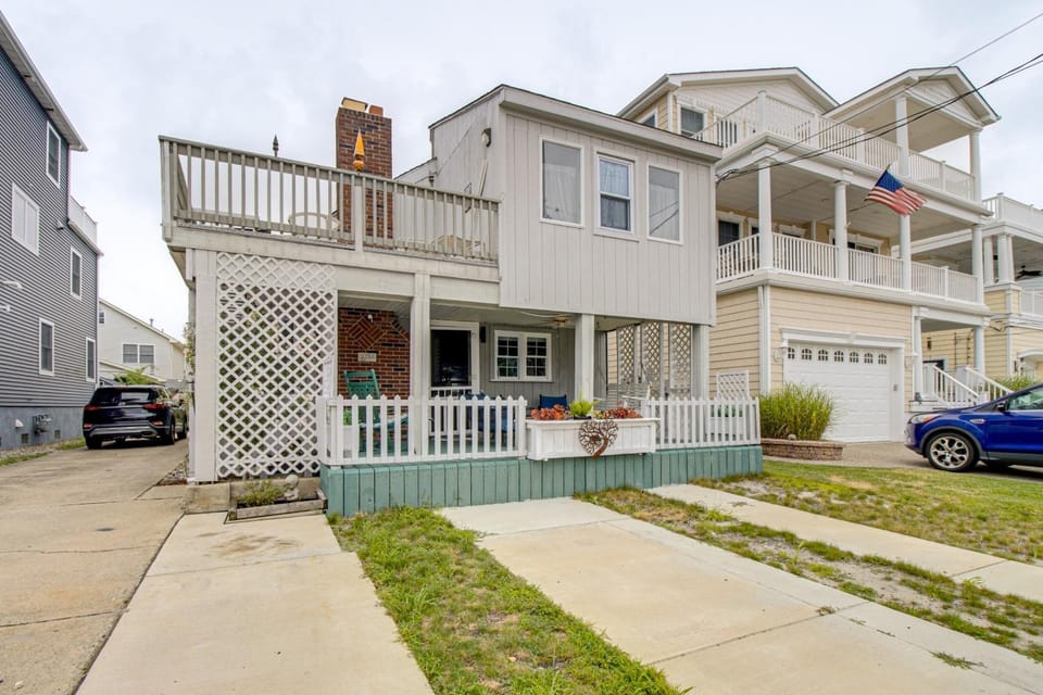 Cozy Beach Getaway ~ 6 Mi to Atlantic City! House in Brigantine