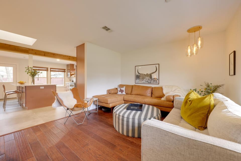 6 Mi to Dtwn Austin Home with Screened Porch and Yard House in South Congress