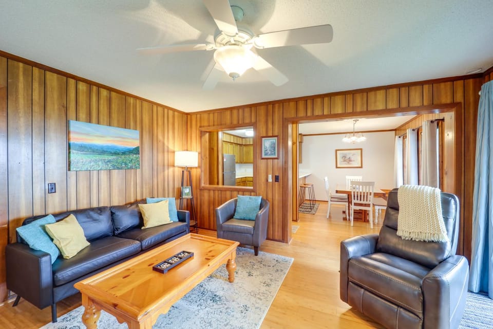 Beech Mtn Condo w/ Slope View & Resort-Style Perks House in Beech Mountain