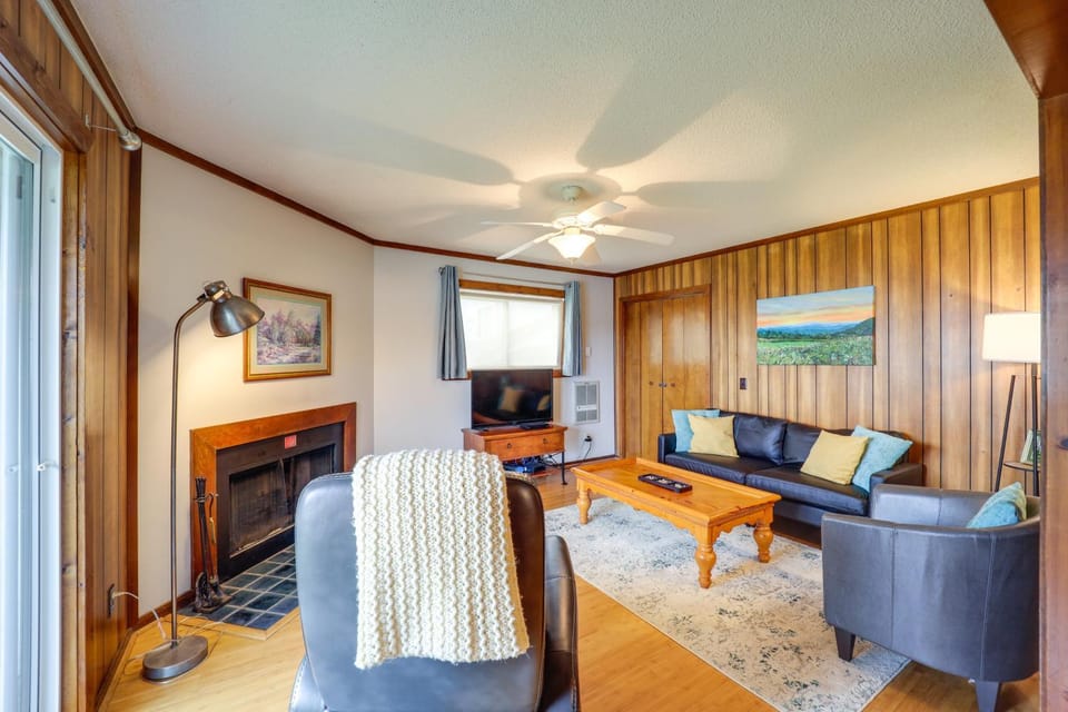 Beech Mtn Condo w/ Slope View & Resort-Style Perks House in Beech Mountain