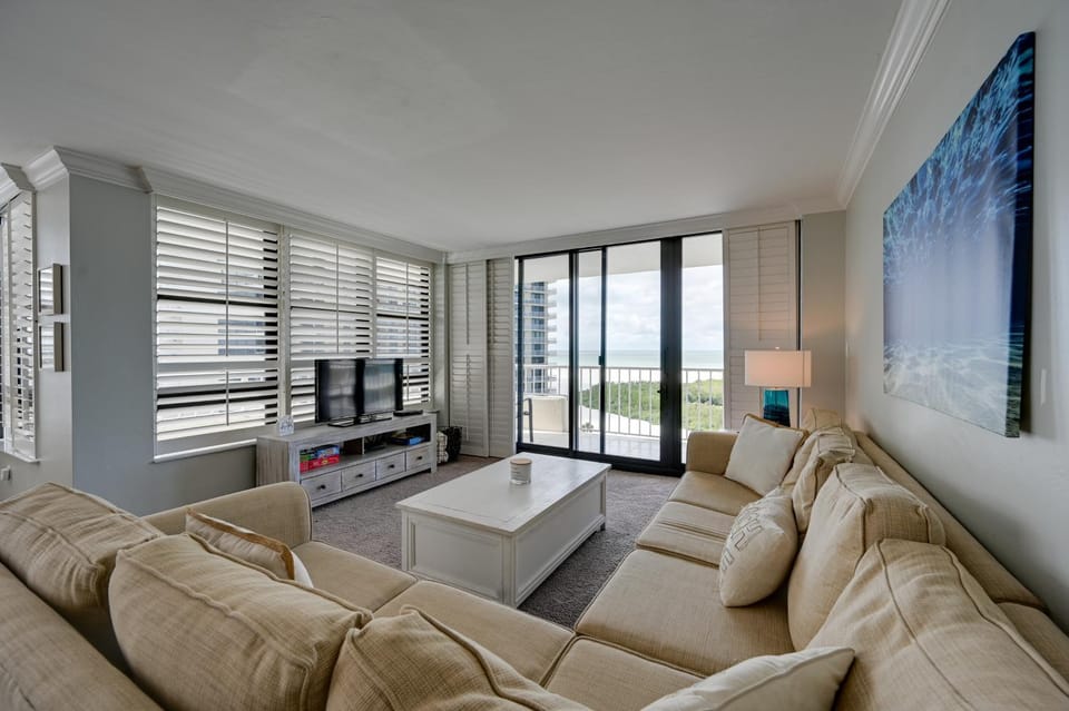 Cozy Coastal Condo w/ Pool Access: Steps to Beach! House in Marco Island