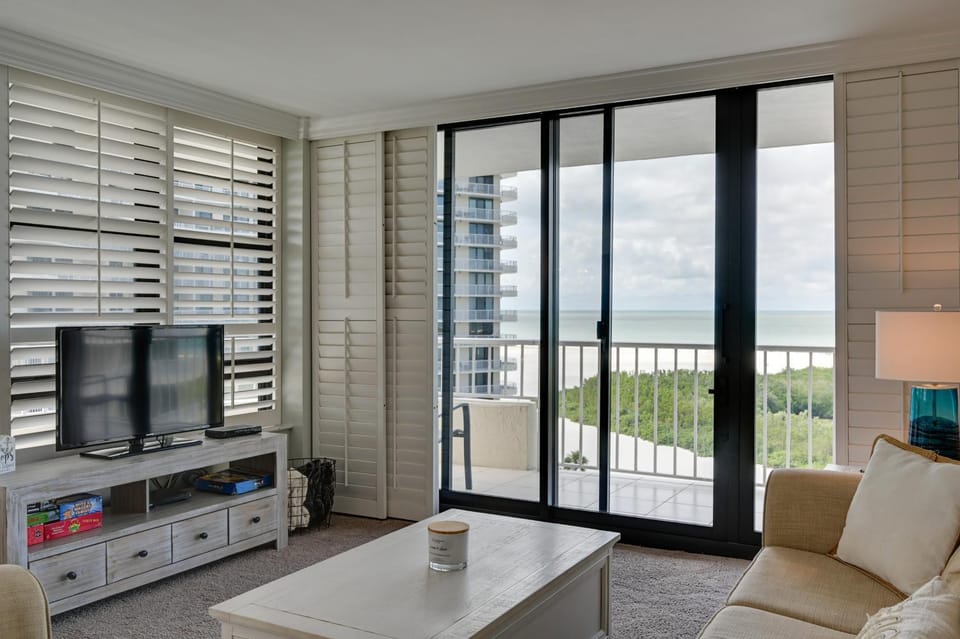 Cozy Coastal Condo w/ Pool Access: Steps to Beach! House in Marco Island