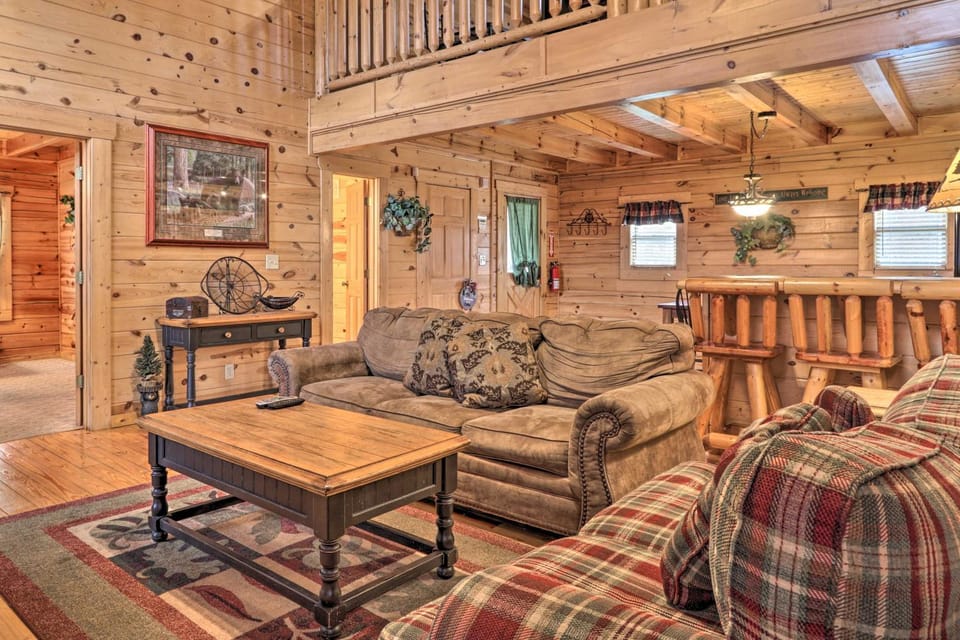 Pigeon Forge Cabin w/ Games, 1 Mi to Parkway! Cabin in Pigeon Forge