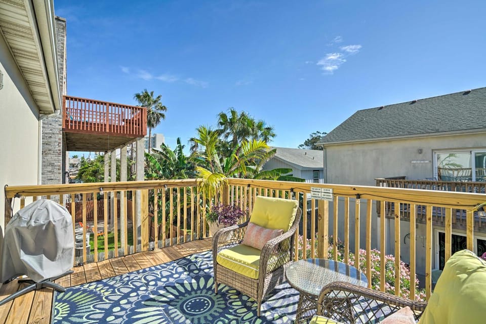Coastal Condo w/ Pool in South Padre Island! House in South Padre Island