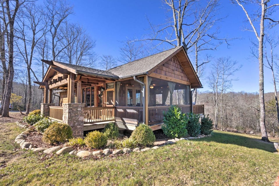 Pet-Friendly Cabin w/ Mtn Views in Chinquapin! Cabin in Tennessee