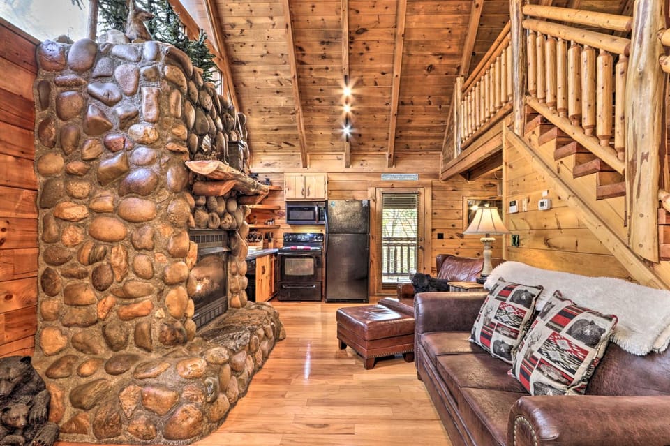 Smoky Mountain Log Cabin: 7 Mi to Gatlinburg! Cabin in Sevier County