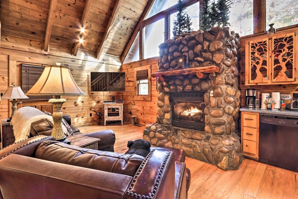 Smoky Mountain Log Cabin: 7 Mi to Gatlinburg! Cabin in Sevier County