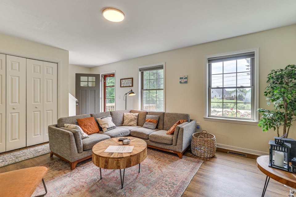 Pet-Friendly Lebanon House w/ Lake Access! House in Connecticut