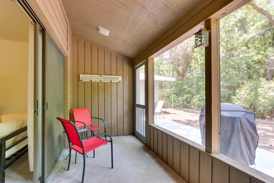 Furnished Patio: Hilton Head Island Resort Cottage House in Hilton Head Island