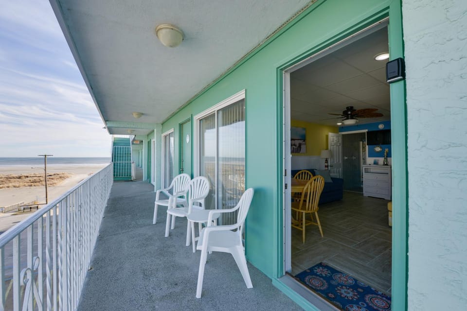 Updated Oceanside Condo - 5 Miles to Cape May! House in Wildwood Crest