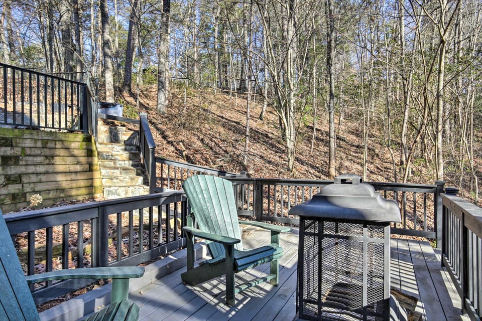 Cozy & Quiet Studio w/ Porch, Near Scenic Railway! Apartment in Georgia