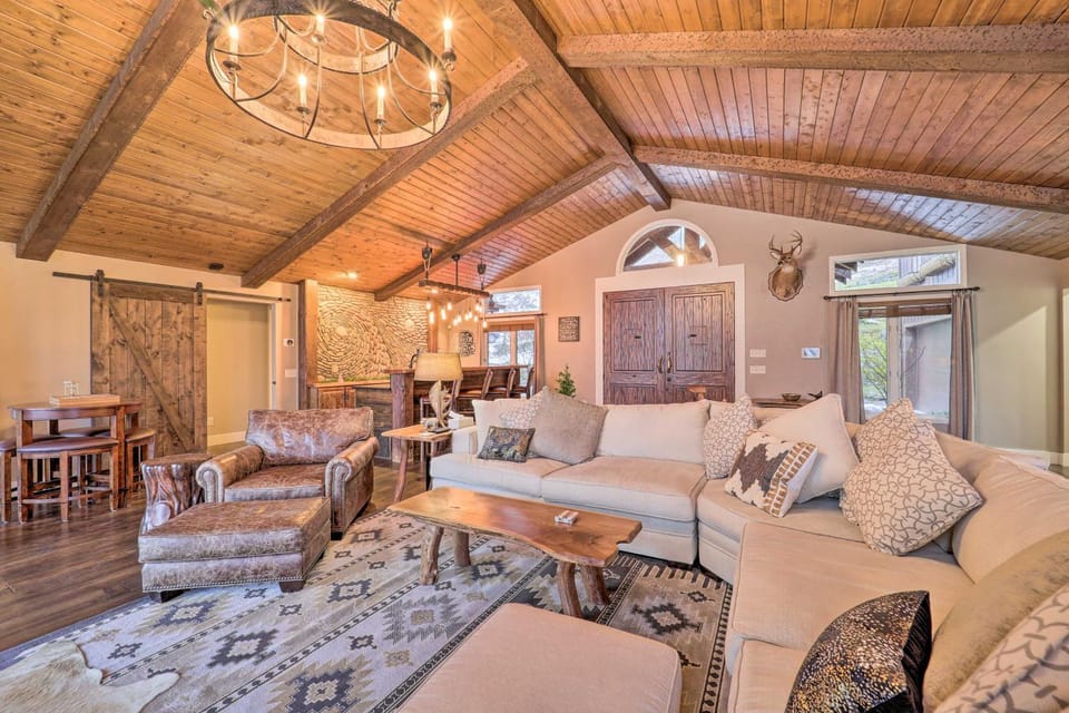 2 Mi to Slopes: Luxe Beech Mtn Cabin w/ Hot Tub Cabin in Beech Mountain