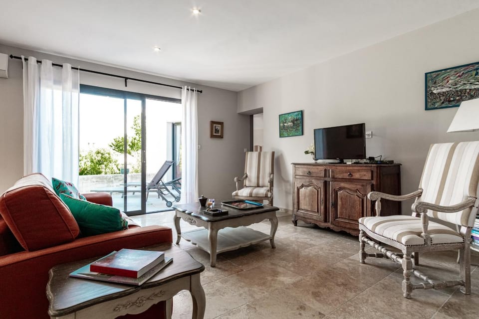 La Verdière - Contemporary house with garden and private pool House in L'Isle-sur-la-Sorgue