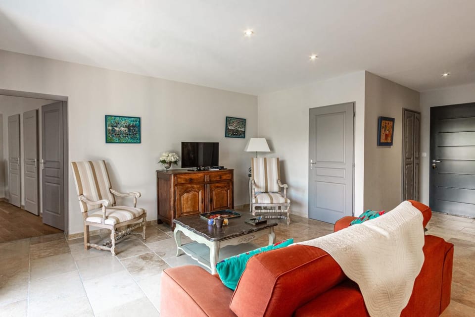 La Verdière - Contemporary house with garden and private pool House in L'Isle-sur-la-Sorgue