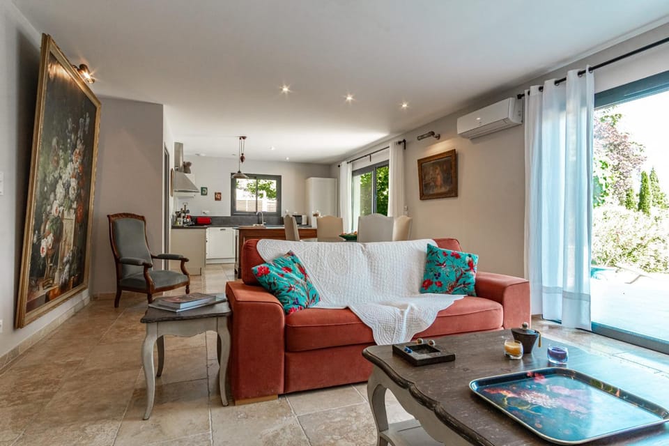 La Verdière - Contemporary house with garden and private pool House in L'Isle-sur-la-Sorgue