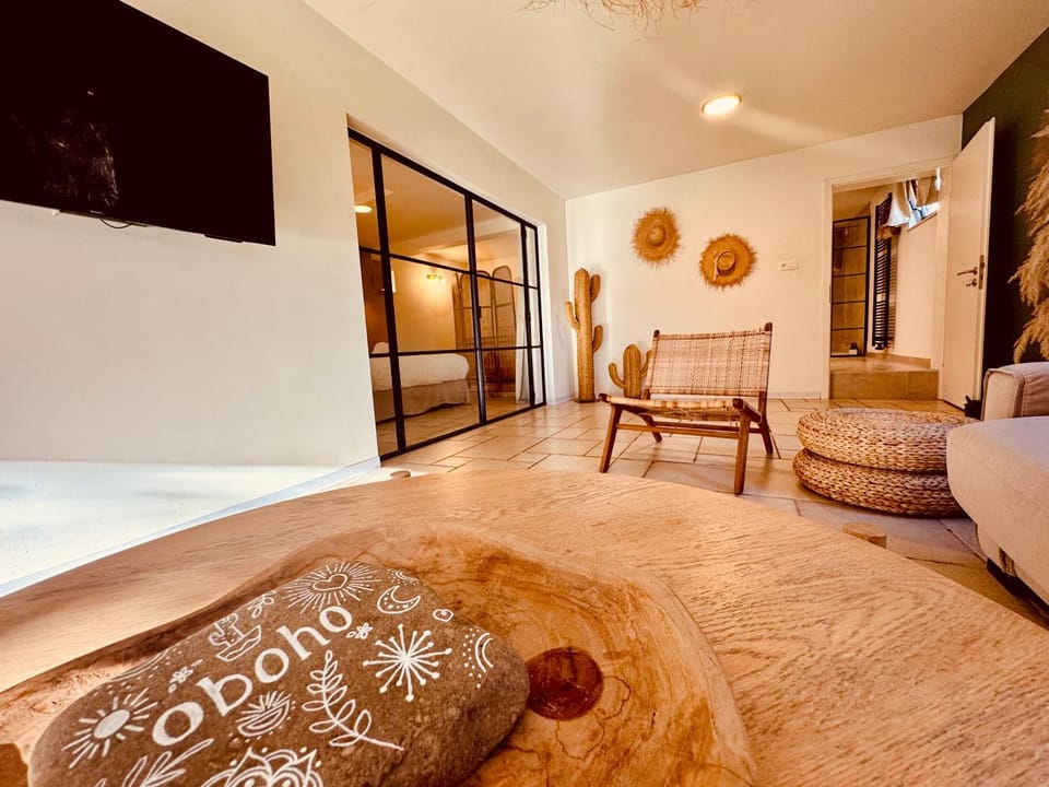Communal lounge/ TV room, TV and multimedia, Living room, Seating area, Evening entertainment