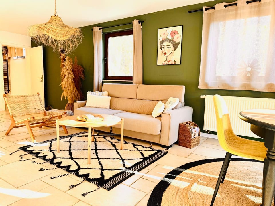 Bed, Living room, Seating area