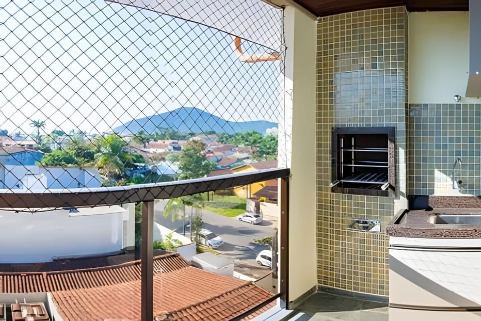 CHARMOSO seu apto a apenas 300 mts da rua mais turistica de ubatuba Apartment in Ubatuba