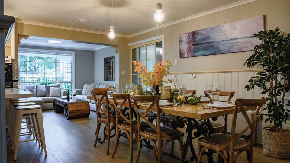 Frazer Place - Thoughtful Country Lodge House in Daylesford