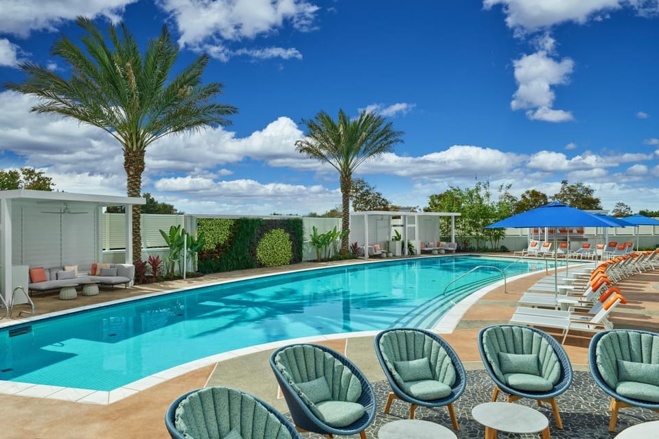 Day, Swimming pool, sunbed