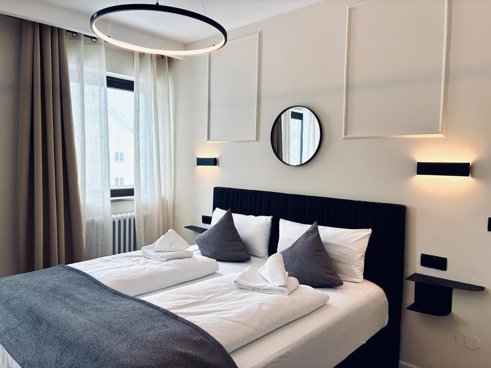 Bed, Bedroom, towels