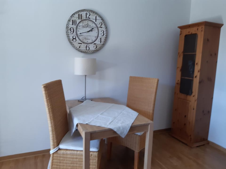 Photo of the whole room, Decorative detail