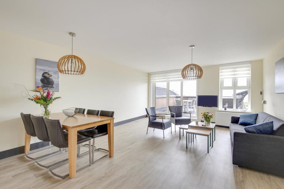 DE TRINTEL op 1e verdieping met ruim terras en zeezicht Apartment in Egmond aan Zee